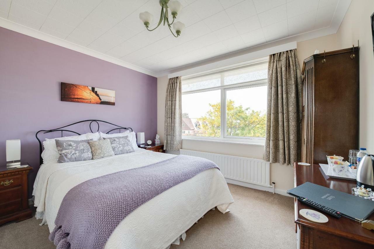 The Coast Yard B & B Chalet Hotel Selsey Exterior photo