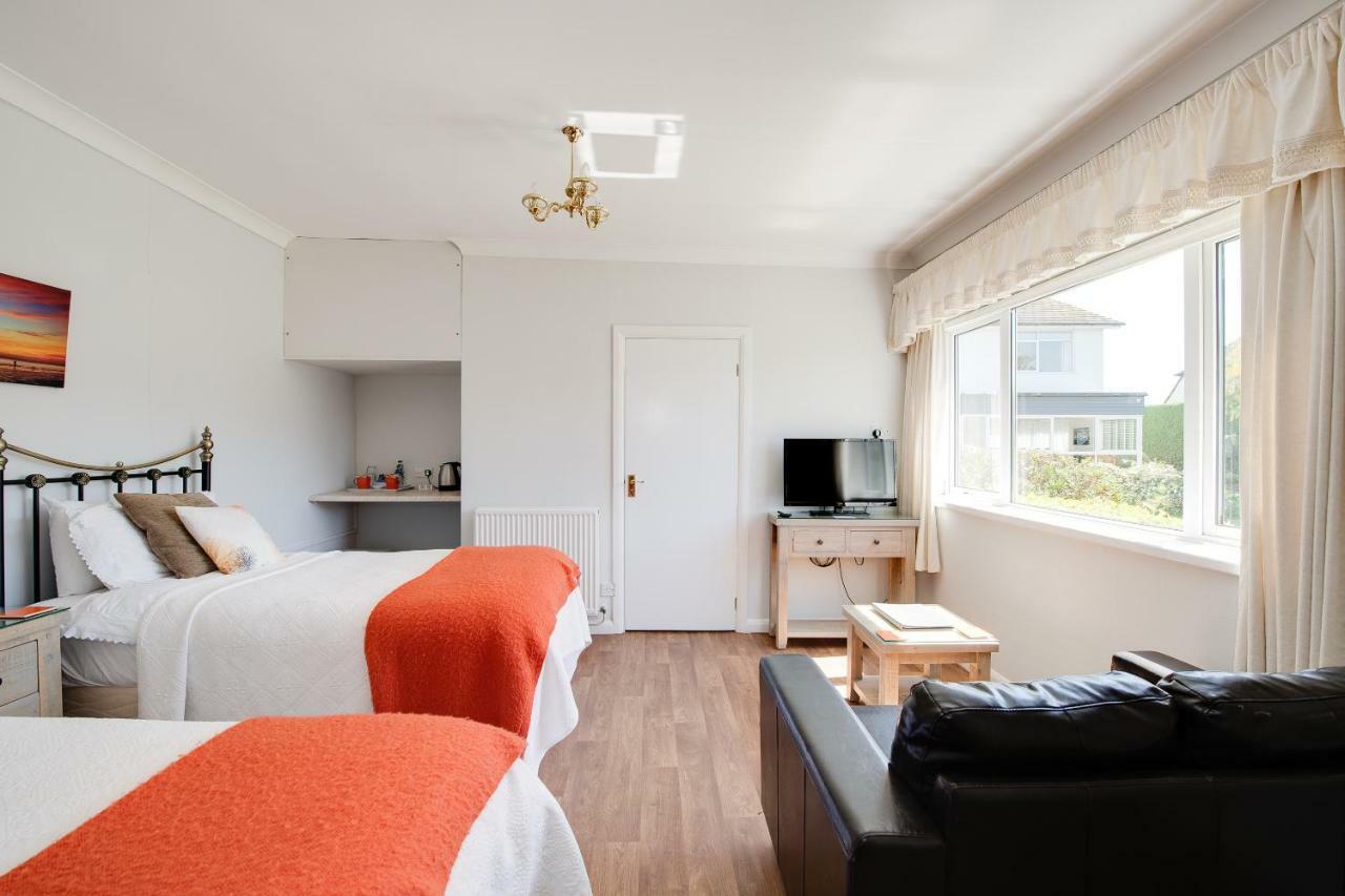 The Coast Yard B & B Chalet Hotel Selsey Exterior photo